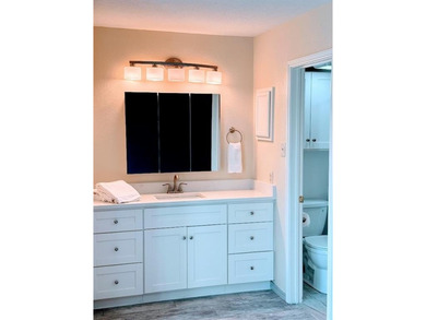 Highly upgraded unit with an ensuite bath for each bedroom plus on Stevens Park Golf Course in Texas - for sale on GolfHomes.com, golf home, golf lot