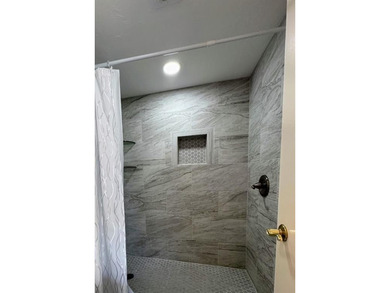 Highly upgraded unit with an ensuite bath for each bedroom plus on Stevens Park Golf Course in Texas - for sale on GolfHomes.com, golf home, golf lot