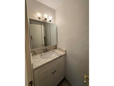 Highly upgraded unit with an ensuite bath for each bedroom plus on Stevens Park Golf Course in Texas - for sale on GolfHomes.com, golf home, golf lot