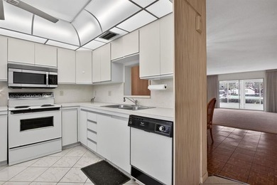 ASSOC REQUIRES 15% DOWN & 1 OCCUP on Wynmoor Golf Course in Florida - for sale on GolfHomes.com, golf home, golf lot