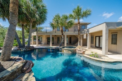 *Fabulous Tropical Oasis!* This gorgeous pool & hot tub with on Rockport Country Club in Texas - for sale on GolfHomes.com, golf home, golf lot