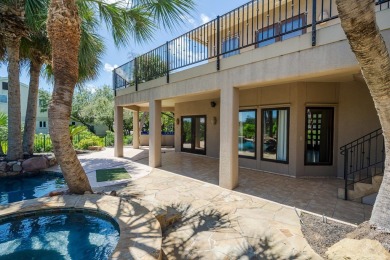 *Fabulous Tropical Oasis!* This gorgeous pool & hot tub with on Rockport Country Club in Texas - for sale on GolfHomes.com, golf home, golf lot