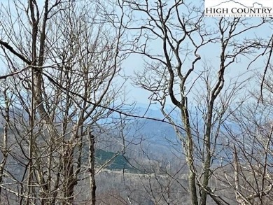 PRIVATE location at the end of Moss Rock Lane on Sugar Mountain on Sugar Mountain Golf Course in North Carolina - for sale on GolfHomes.com, golf home, golf lot