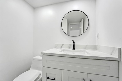 BACK ON MARKET - BUYER DEFAULT AFTER HOA APPROVAL! RENOVATED on Hollybrook Golf and Tennis Club  in Florida - for sale on GolfHomes.com, golf home, golf lot