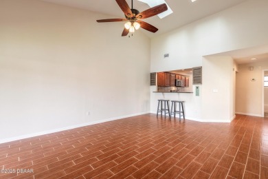 DON'T MISS this Beautiful Renovated Single-Story Townhouse in on Spruce Creek Golf Club in Florida - for sale on GolfHomes.com, golf home, golf lot