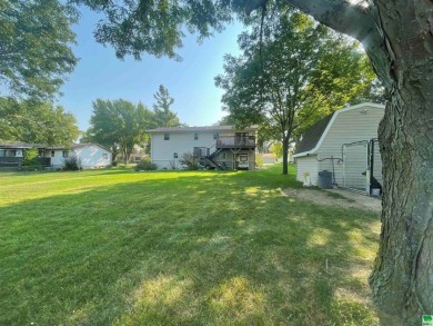 Let's tak a look at 881 Country Club Dr on the golf course in on Akron Golf Course in Iowa - for sale on GolfHomes.com, golf home, golf lot