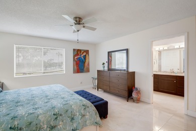 LOOKING FOR THE LIVING SPACE OF A HOME & THE CONVENIENCE OF on Poinciana Golf Club in Florida - for sale on GolfHomes.com, golf home, golf lot