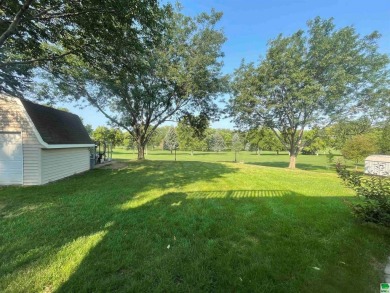 Let's tak a look at 881 Country Club Dr on the golf course in on Akron Golf Course in Iowa - for sale on GolfHomes.com, golf home, golf lot