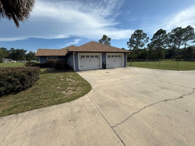 Spacious 3BR+sunroom, 2.5 Bathrooms home in the highly desirable on Chiefland Golf and Country Club in Florida - for sale on GolfHomes.com, golf home, golf lot