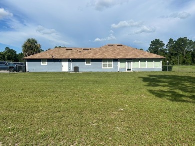 Spacious 3BR+sunroom, 2.5 Bathrooms home in the highly desirable on Chiefland Golf and Country Club in Florida - for sale on GolfHomes.com, golf home, golf lot