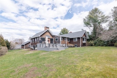 A desirable, in-town location and masterful, top-to-bottom on Jamestown Golf Course in Rhode Island - for sale on GolfHomes.com, golf home, golf lot
