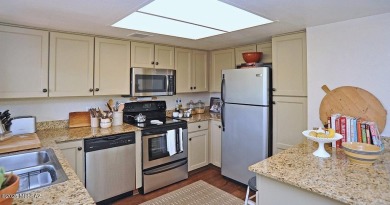 Gorgeous 2-bedroom 2-bath gem in the heart of the Foothills! on The Lodge at Ventana Canyon - Canyon  in Arizona - for sale on GolfHomes.com, golf home, golf lot