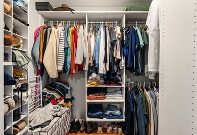 Located in the established Snee Farm community, this tastefully on Snee Farm Country Club in South Carolina - for sale on GolfHomes.com, golf home, golf lot