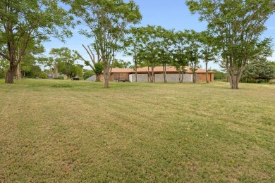 Great tree-shaded home in Lake Tanglewood. Featuring 3 bedrooms on Lake Tanglewood Golf Course in Texas - for sale on GolfHomes.com, golf home, golf lot