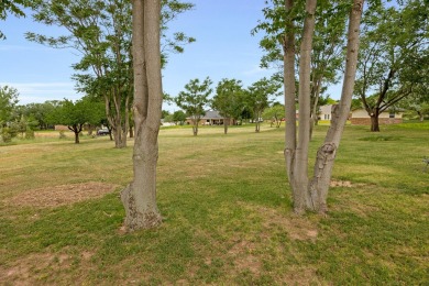 Great tree-shaded home in Lake Tanglewood. Featuring 3 bedrooms on Lake Tanglewood Golf Course in Texas - for sale on GolfHomes.com, golf home, golf lot