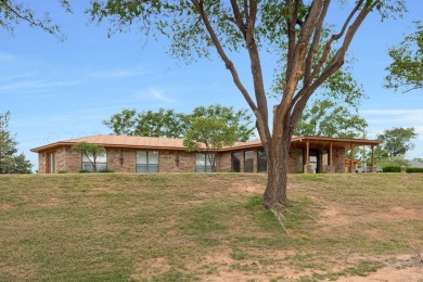 Great tree-shaded home in Lake Tanglewood. Featuring 3 bedrooms on Lake Tanglewood Golf Course in Texas - for sale on GolfHomes.com, golf home, golf lot