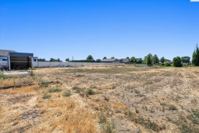 How would you like to walk across the street to Pasco Golfland? on Pasco Golfland in Washington - for sale on GolfHomes.com, golf home, golf lot