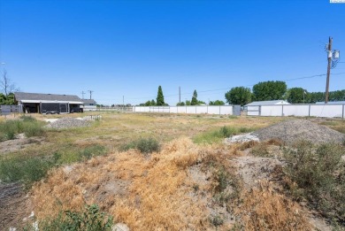 How would you like to walk across the street to Pasco Golfland? on Pasco Golfland in Washington - for sale on GolfHomes.com, golf home, golf lot