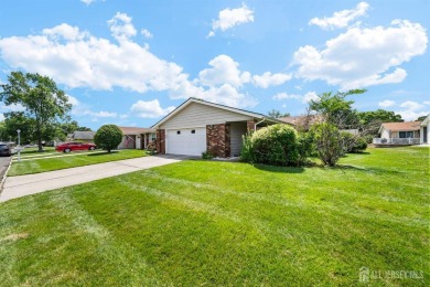 Welcome to Easy Living in the Heart of Clearbrook! Tucked away on Clearbrook Golf Club in New Jersey - for sale on GolfHomes.com, golf home, golf lot