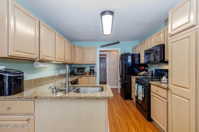 SCHEDULE YOUR SHOWING!!! COZY AND SERENE WITH THE ABILITY FOR on Harbour Point Golf Club in North Carolina - for sale on GolfHomes.com, golf home, golf lot
