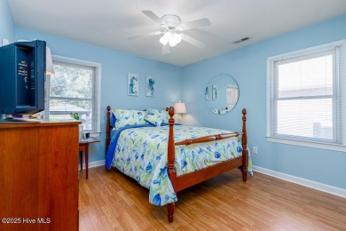 SCHEDULE YOUR SHOWING!!! COZY AND SERENE WITH THE ABILITY FOR on Harbour Point Golf Club in North Carolina - for sale on GolfHomes.com, golf home, golf lot