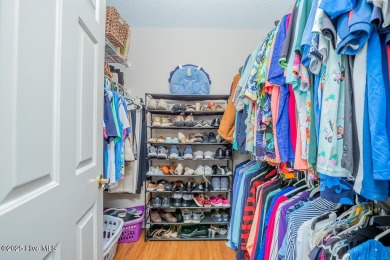SCHEDULE YOUR SHOWING!!! COZY AND SERENE WITH THE ABILITY FOR on Harbour Point Golf Club in North Carolina - for sale on GolfHomes.com, golf home, golf lot