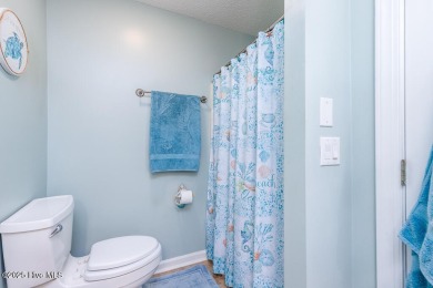SCHEDULE YOUR SHOWING!!! COZY AND SERENE WITH THE ABILITY FOR on Harbour Point Golf Club in North Carolina - for sale on GolfHomes.com, golf home, golf lot