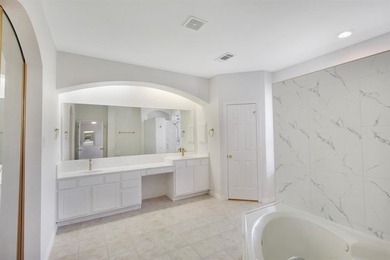 Meticulously built Grand Home, supervised by the same listing on Jim Boggs in Texas - for sale on GolfHomes.com, golf home, golf lot