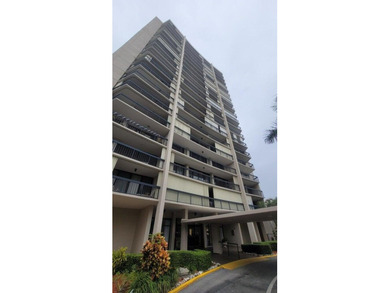 2/2 UNIT, OPEN KITCHEN, PANTRY & BREAKFAST AREA, TILED DINING on The President Country Club in Florida - for sale on GolfHomes.com, golf home, golf lot