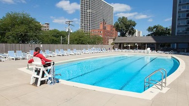 LAKEFRONT LIVING: SUN-DRENCHED CORNER 2BED/2BATH WITH RESORT on Sydney R. Marovitz Golf Course in Illinois - for sale on GolfHomes.com, golf home, golf lot