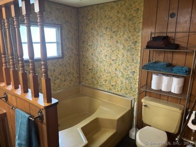 Nice Mobile Home In Country Club Estates. Home offers covered on The University Club of Connecticut in Connecticut - for sale on GolfHomes.com, golf home, golf lot