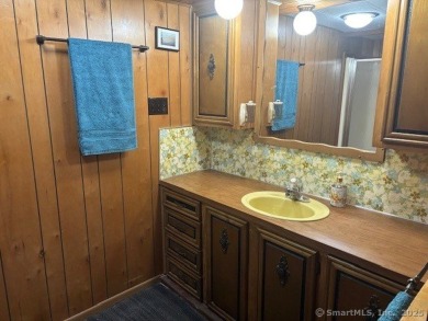 Nice Mobile Home In Country Club Estates. Home offers covered on The University Club of Connecticut in Connecticut - for sale on GolfHomes.com, golf home, golf lot