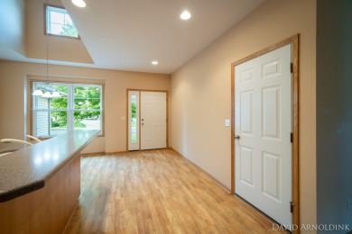 Beautiful end unit condo in The Links of Rolling Meadows! on The Links At Rolling Meadows in Michigan - for sale on GolfHomes.com, golf home, golf lot