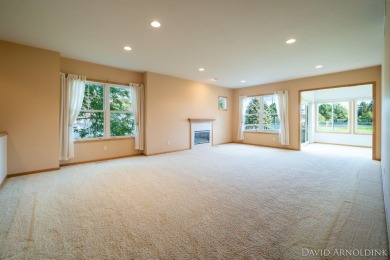 Beautiful end unit condo in The Links of Rolling Meadows! on The Links At Rolling Meadows in Michigan - for sale on GolfHomes.com, golf home, golf lot
