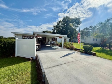 Home is located in Water Oak Country Club Estates in Lady Lake on Water Oak Country Club Estates in Florida - for sale on GolfHomes.com, golf home, golf lot