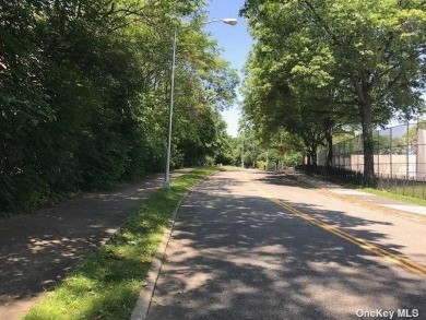 Welcome to specious One Bedroom co-op apartment nested in the on Forest Park Golf Course in New York - for sale on GolfHomes.com, golf home, golf lot