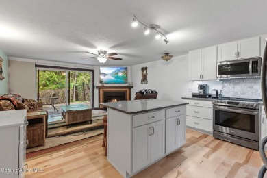 Beautiful Twin Lakes Golf Course condo featuring 2 bedrooms and on Twin Lakes Village Golf Course in Idaho - for sale on GolfHomes.com, golf home, golf lot