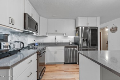 Beautiful Twin Lakes Golf Course condo featuring 2 bedrooms and on Twin Lakes Village Golf Course in Idaho - for sale on GolfHomes.com, golf home, golf lot