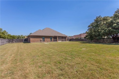 Attention GOLFERS...only a short golf cart ride to Mill Creek on Mill Creek Golf Club in Texas - for sale on GolfHomes.com, golf home, golf lot