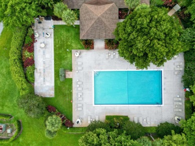 LIVE WHERE YOU PLAY~Beautiful 2/2 condo is your perfect retreat on Palm-Aire Country Club and Resort - The Oaks in Florida - for sale on GolfHomes.com, golf home, golf lot