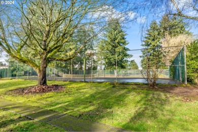 Welcome to Country Club Commons at Rock Creek.  This top floor on Rock Creek Country Club in Oregon - for sale on GolfHomes.com, golf home, golf lot