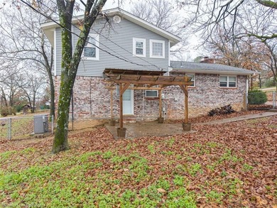 Gorgeous 4 bed 3 full bath home in Bellwood subdivision with on Vache-Grasse Country Club in Arkansas - for sale on GolfHomes.com, golf home, golf lot