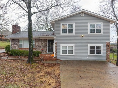 Gorgeous 4 bed 3 full bath home in Bellwood subdivision with on Vache-Grasse Country Club in Arkansas - for sale on GolfHomes.com, golf home, golf lot