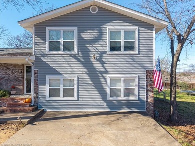 Gorgeous 4 bed 3 full bath home in Bellwood subdivision with on Vache-Grasse Country Club in Arkansas - for sale on GolfHomes.com, golf home, golf lot