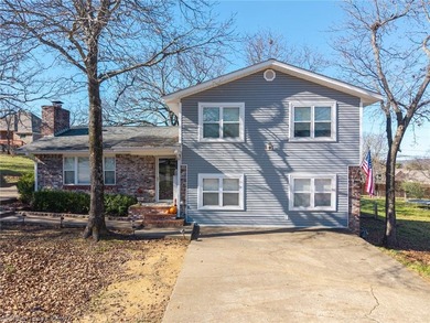 Gorgeous 4 bed 3 full bath home in Bellwood subdivision with on Vache-Grasse Country Club in Arkansas - for sale on GolfHomes.com, golf home, golf lot