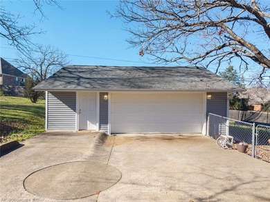 Gorgeous 4 bed 3 full bath home in Bellwood subdivision with on Vache-Grasse Country Club in Arkansas - for sale on GolfHomes.com, golf home, golf lot