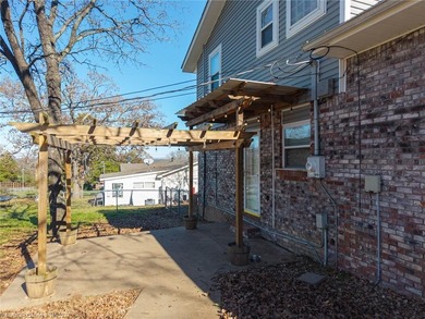 Gorgeous 4 bed 3 full bath home in Bellwood subdivision with on Vache-Grasse Country Club in Arkansas - for sale on GolfHomes.com, golf home, golf lot