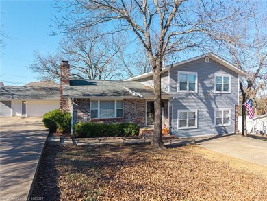 Gorgeous 4 bed 3 full bath home in Bellwood subdivision with on Vache-Grasse Country Club in Arkansas - for sale on GolfHomes.com, golf home, golf lot