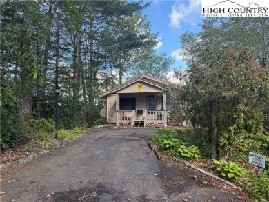 Nestled in the heart of the highly desirable Linville Land on Land Harbor Golf Course in North Carolina - for sale on GolfHomes.com, golf home, golf lot