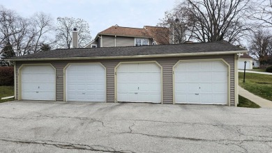 Light and neutral 2 bedroom 2 bath townhome with 1 car detached on Heather Ridge Golf Club in Illinois - for sale on GolfHomes.com, golf home, golf lot